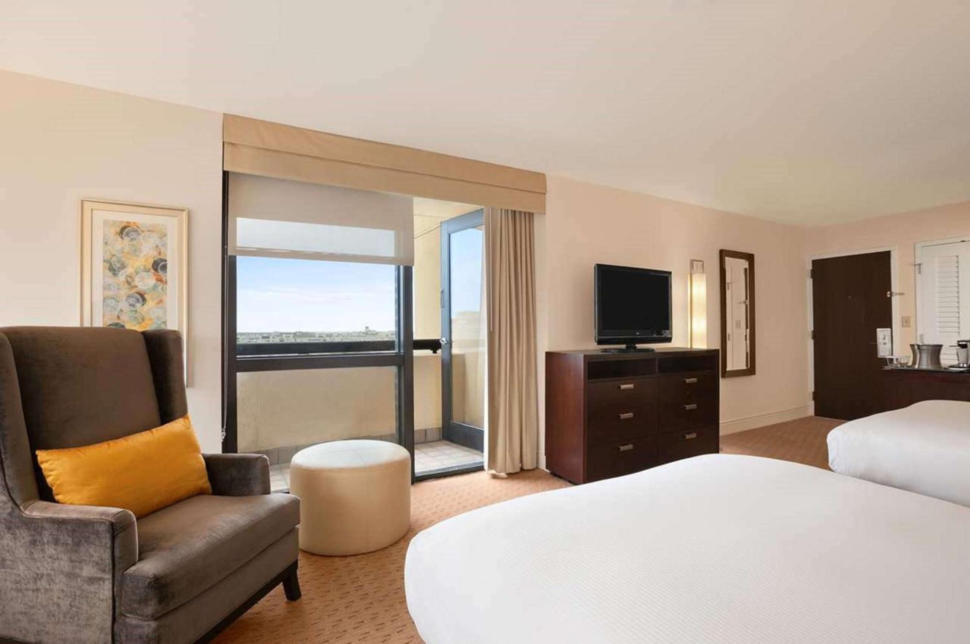 Hotel Hilton Miami Airport Blue Lagoon 4*