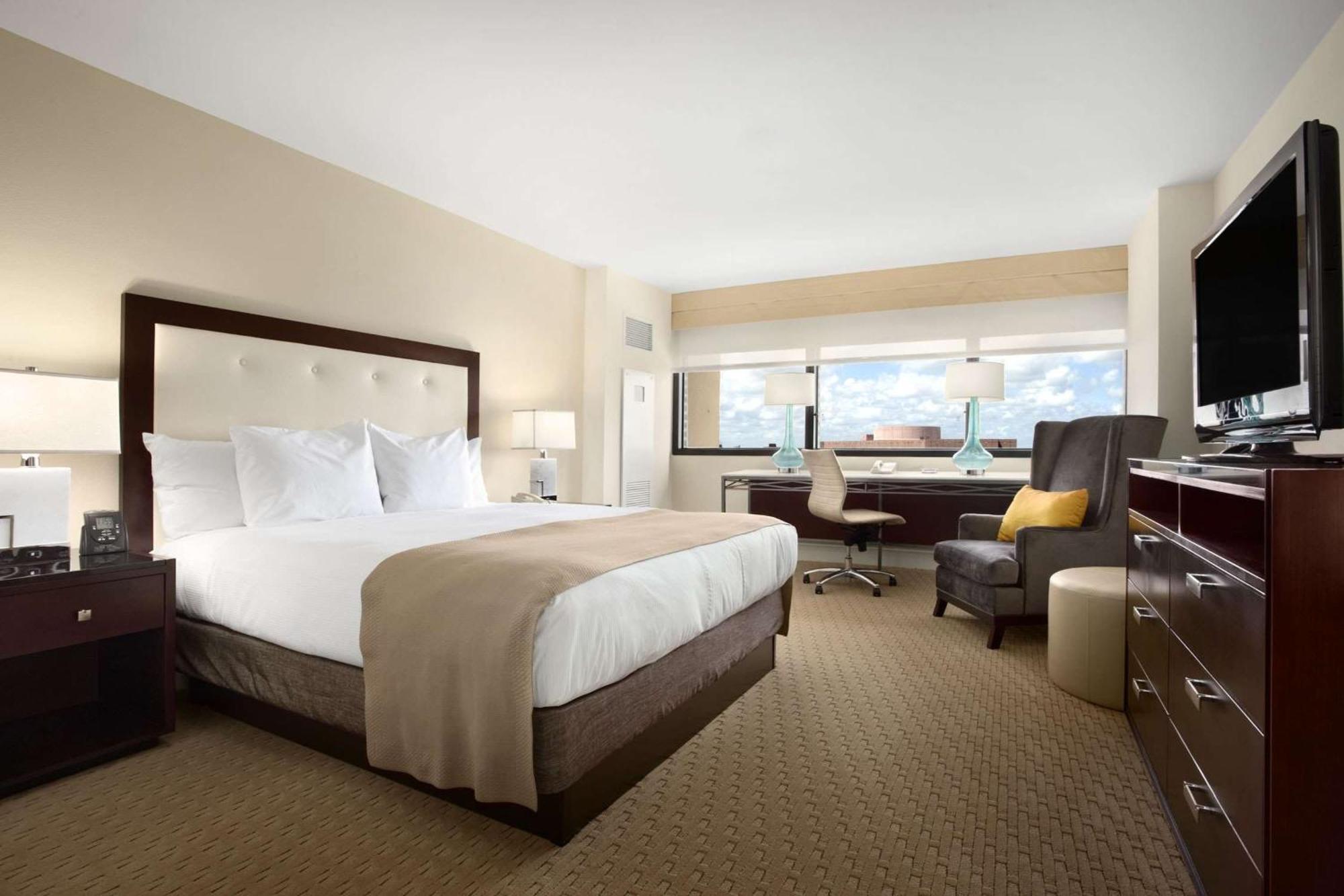 Hotel Hilton Miami Airport Blue Lagoon 4*