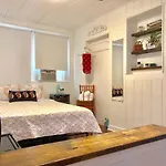 Private Studio With Free Parking