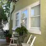 Private Studio With Free Parking