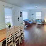 La Villa Azul - A Beachy Stay In Miami