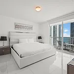 Luxurious Condo With Parking In Brickell Miami