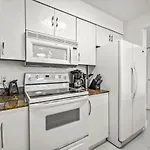 Luxurious Condo With Parking In Brickell Miami