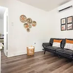 Sleeps 3, Cozy, Boho Style, In The Heart Of Miami -Free Parking