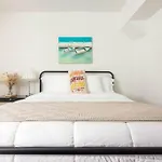 Sleeps 3, Cozy, Boho Style, In The Heart Of Miami -Free Parking