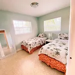Beautiful Miami Home 13 Minutes Away From Mia