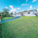 Beautiful Miami Home 13 Minutes Away From Mia