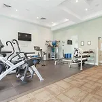 Modern Private Studio - King Bed, Jacuzzi, Balcony And Pool