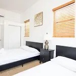 Modern 5 Bedroom Miami Home 15 Min To The Beach