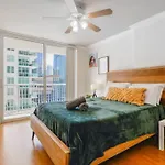 Trendy 2Br Condo With Pool And Bay Views