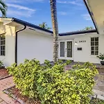 Casa Ria Luxury House & Private Pool Near Aventura Mall