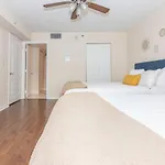 Absolutely Beautiful 1 Bedroom Paradise With A Huge Balcony