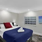 Casa Ria Luxury House & Private Pool Near Aventura Mall