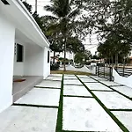 New Comfy And Modern House Near Miami Airport
