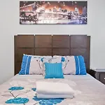 Near Airport 2 Story 2 Bedroom Apartment W/ Balcony
