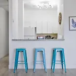 Near Airport 2 Story 2 Bedroom Apartment W/ Balcony