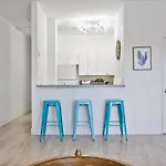 Near Airport 2 Story 2 Bedroom Apartment W/ Balcony