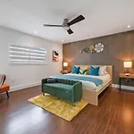 Experience Miami\'S Bongo\'S House Private Pool And Game Room Luxury Rental L54