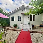 Nice Queen Bedroom - Best Location In Miami - Luggage Storage Service, Parking And Laundry