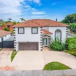 Prestigious Home With Pool
