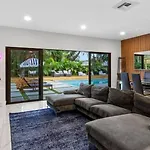 Entertaining Villa Fun Games Mini Golf Grill
