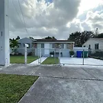 Entire 3/1 House Near Wynwood!