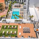 Exclusive Condo In Downtown Miami With Pool Views And Free Parking