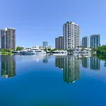 Lux Condo At Yacht Club 10 Min From Beach