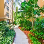 Lux Condo At Yacht Club 10 Min From Beach