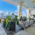Modern Studio Downtown With Pool And Gym