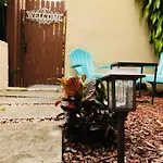 Casita Santorini -1 Bedroom Guest Suite Near Grove Bay