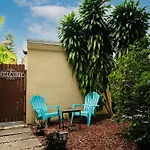 Casita Santorini -1 Bedroom Guest Suite Near Grove Bay