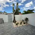 Luxurious & Spacious Townhouse In Prime Location