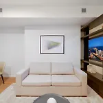 Luxury Studio Steps Away From Bayfront Park