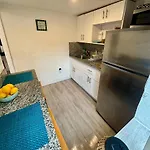 Nice Queen Bedroom - Best Location In Miami - Luggage Storage Service, Parking And Laundry