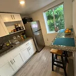 Nice Queen Bedroom - Best Location In Miami - Luggage Storage Service, Parking And Laundry