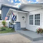 B4 Best Value On Private Bedroom With Private Bathroom In Little Havana, Miami