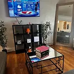 420 Friendly Room Near Wynwood