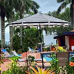 Angels Village Hotel & Mini-Zoo