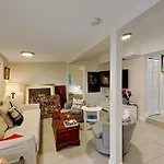Private Rooms At Miami Centrally Located With Free Parking