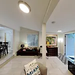 Private Rooms At Miami Centrally Located With Free Parking