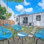 Villa Roads - Ideal Stay In Miami - King - Bed Parking - Near Airport, Brickell, Coconut Grove, Little Havana, Wynwood & Calle 8