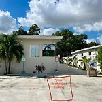 Stunning Little Havana Suites Close To Airport, Calle Ocho, Brickell, Wynwood And The Beaches - Free Parking