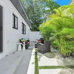 Stylish Modern Home Near Wynwood & Design District