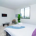 King Bed Brand New Oasis Minutes To Brickell