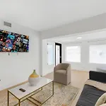 Spacious House W Amazing Pool!