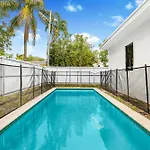 Spacious House W Amazing Pool!