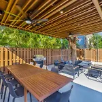 New Design Dist Gem Pool,Hottub,Minigolf,Nespresso