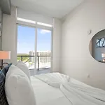 Luxury & Modern Condo In Design District With Pool