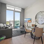 Luxury & Modern Condo In Design District With Pool